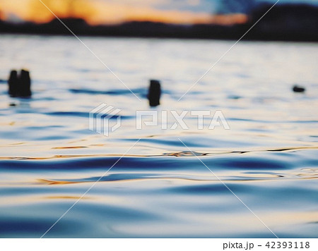 水のゆらぎ 42393118