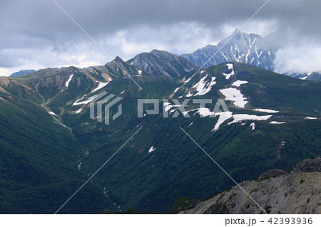 北アルプス薬師岳山頂からの山々　雲ノ平と槍ヶ岳 42393936