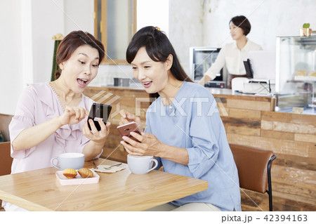 カフェ スマートフォン スマホ 42394163