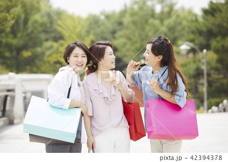 ショッピング 買い物 女性 42394378