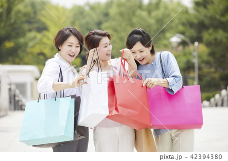 ショッピング 買い物 ショッピングバッグ 42394380