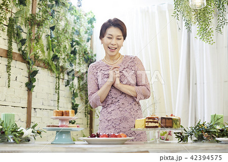 フルーツ 果物 女性 42394575