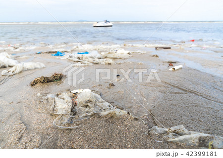 Plastic Rubbish washed up on a beach 42399181