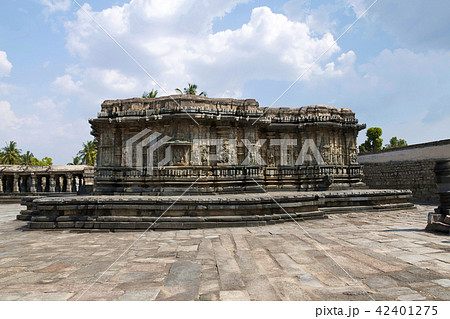 The compact and ornate Veeranarayana temple The compact and ornate Veeranarayana temple 42401275