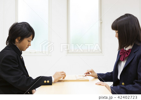 囲碁をする中学生 囲碁をする中学生 42402723