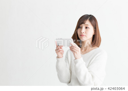 カジュアルポートレート・白バック カジュアルポートレート・白バック 42403064