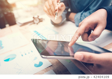 Business people pointing chart on tablet screen 42404109