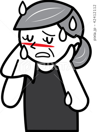 暑がる年配女性 42412112