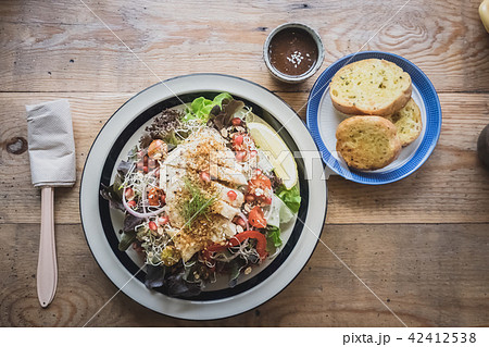 dish of salad with chicken 42412538