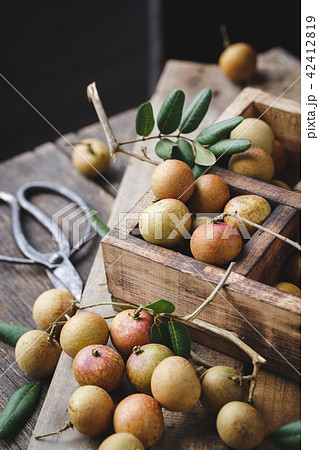 Fresh longan fruits Fresh longan fruits 42412819