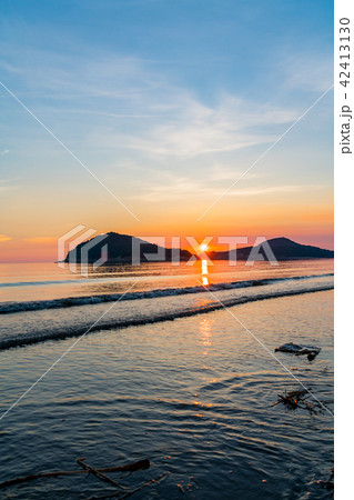 【香川県】夕方の砂浜 【香川県】夕方の砂浜 42413130