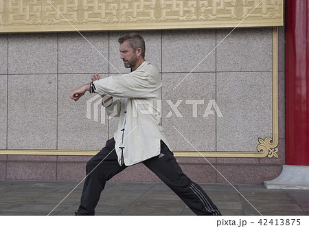 男子生徒 男子学生 男性 42413875