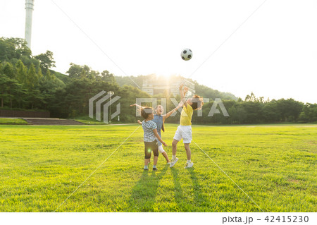 韓国人 子供 屋外 42415230