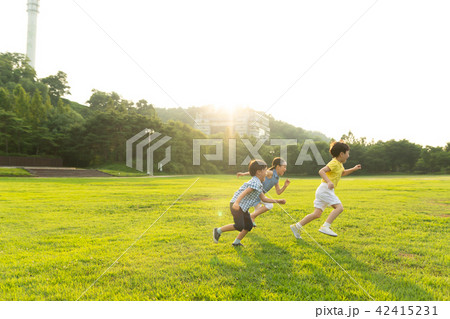 韓国人 子供 屋外 42415231