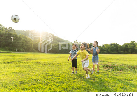 韓国人 子供 屋外 42415232