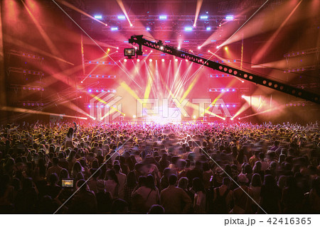 Concert with shooting on TV 42416365