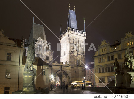 night view of Charles Bridge in Prague 42416682