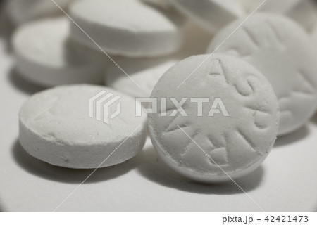 Macro shot of white aspirin pill 42421473
