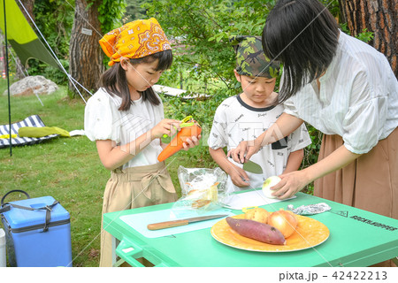 キャンプ アウトドア 親子でカレー作り キャンプ アウトドア 親子でカレー作り 42422213