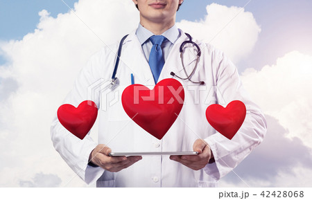 Doctor cares about heart health 42428068