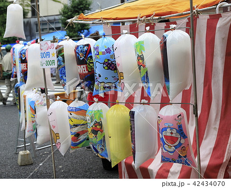 屋台の綿あめ 綿菓子 の写真素材