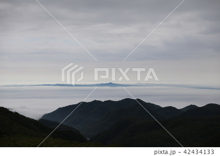 知床峠から国後島を望む 42434133