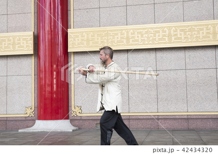 男性 男 男の人 42434320