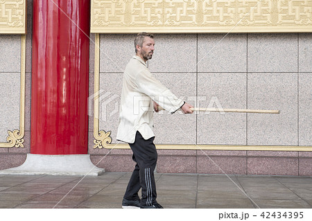 男性 男 男の人 42434395