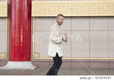 男性 男 男の人 42434397