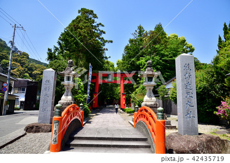 熊野三山 熊野速玉大社の入り口参道と鳥居 42435719