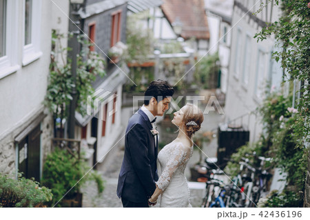 bride and groom 42436196