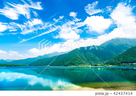 富士五湖 西湖の夏景色の写真素材