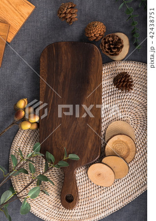 どんぐり まな板 松ぼっくり 42438751