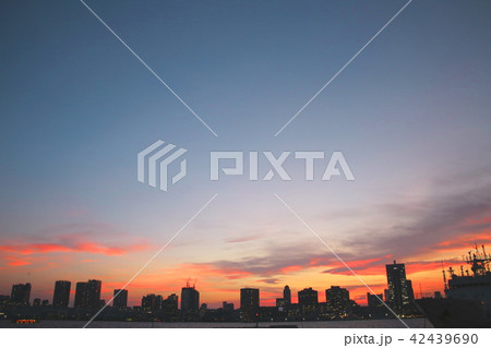 思いにはせる夕方 思いにはせる夕方 42439690