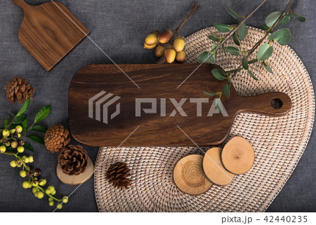 どんぐり まな板 松ぼっくり 42440235