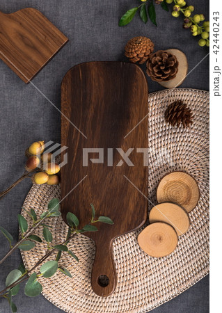 どんぐり まな板 松ぼっくり 42440243