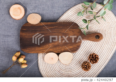 どんぐり まな板 松ぼっくり 42440297