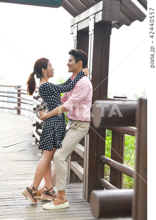 カップル デート 若い 42440557