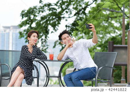 カップル デート 外出 42441022
