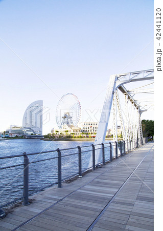 汽車道と運河 42441120