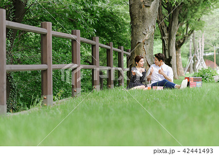 デート 外出 カップル 42441493
