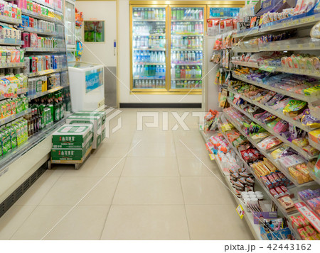 Blur supermarket interior for background Blur supermarket interior for background 42443162
