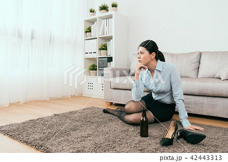 businesswoman is drinking away her sorrow 42443313