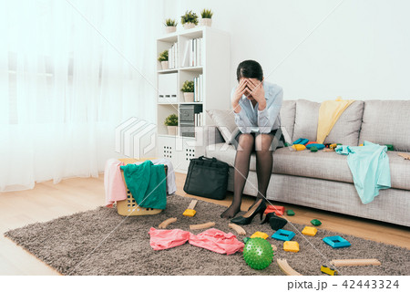 businesswoman feels frustration to see the mess businesswoman feels frustration to see the mess 42443324