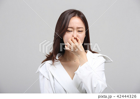 韓国人 表情 若い女性 42444326