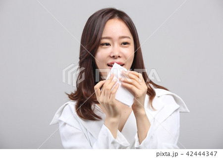 韓国人 表情 若い女性 42444347