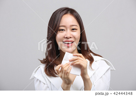 韓国人 表情 若い女性 42444348