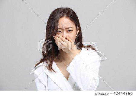 韓国人 表情 若い女性 42444360