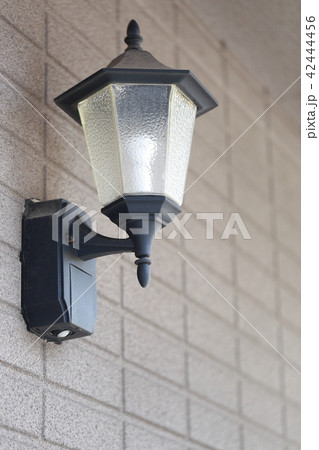 街灯 (玄関 省エネ 小物 インテリア 屋外 ライト 電気 照明 一軒家 戸建て マンション 小物) 42444456