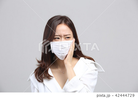 韓国人 表情 若い女性 42444729